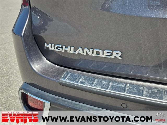 used 2017 Toyota Highlander car