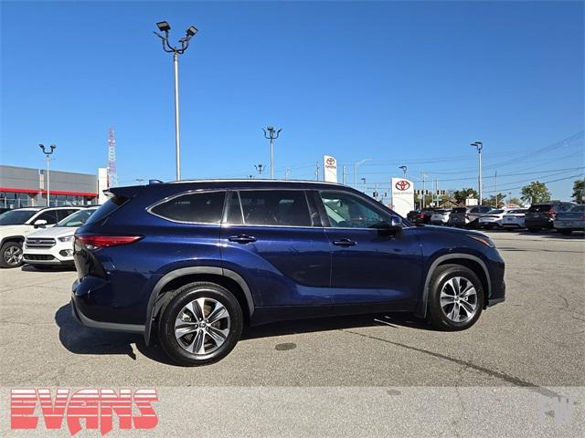 used 2021 Toyota Highlander car, priced at $28,988