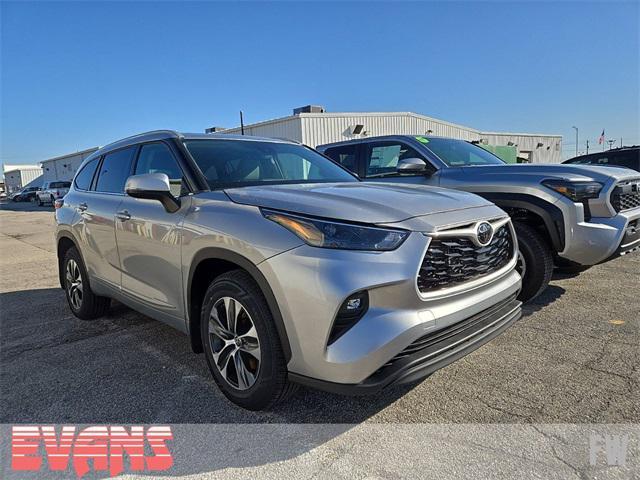 used 2022 Toyota Highlander car, priced at $36,888