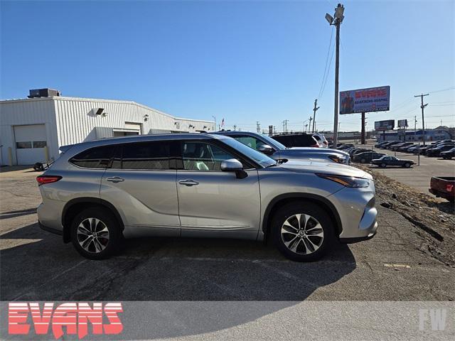 used 2022 Toyota Highlander car, priced at $36,988