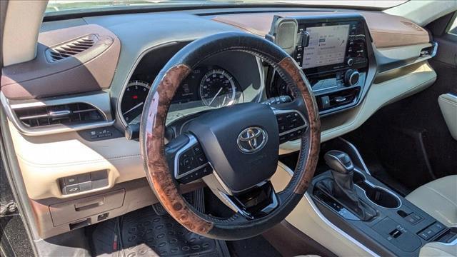 used 2020 Toyota Highlander car, priced at $24,995