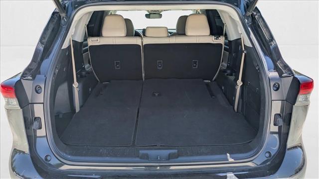 used 2020 Toyota Highlander car, priced at $24,995