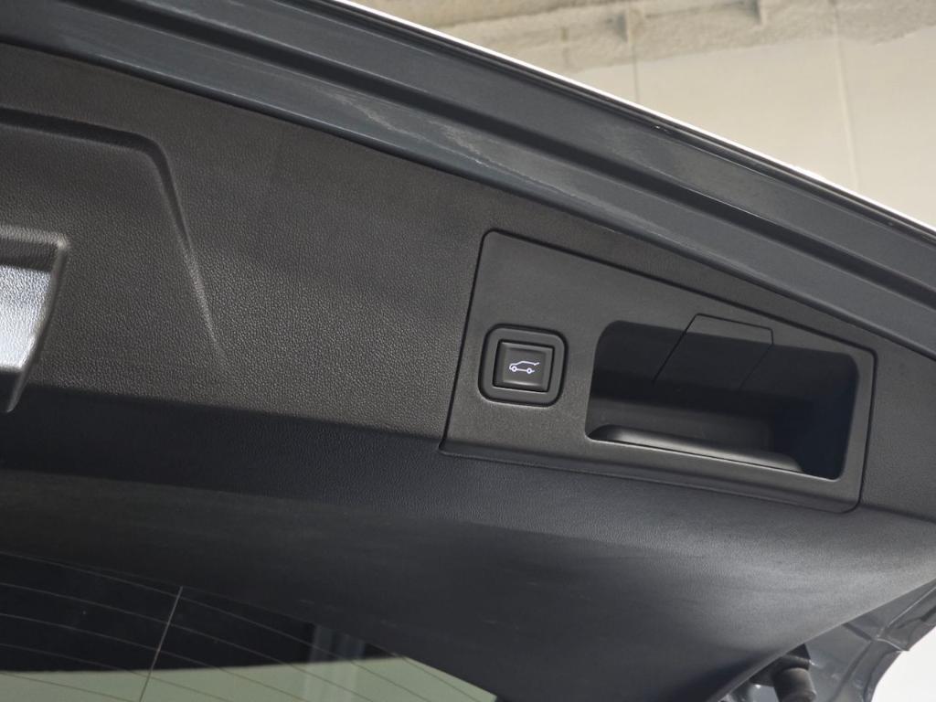 used 2023 Cadillac XT5 car, priced at $26,450