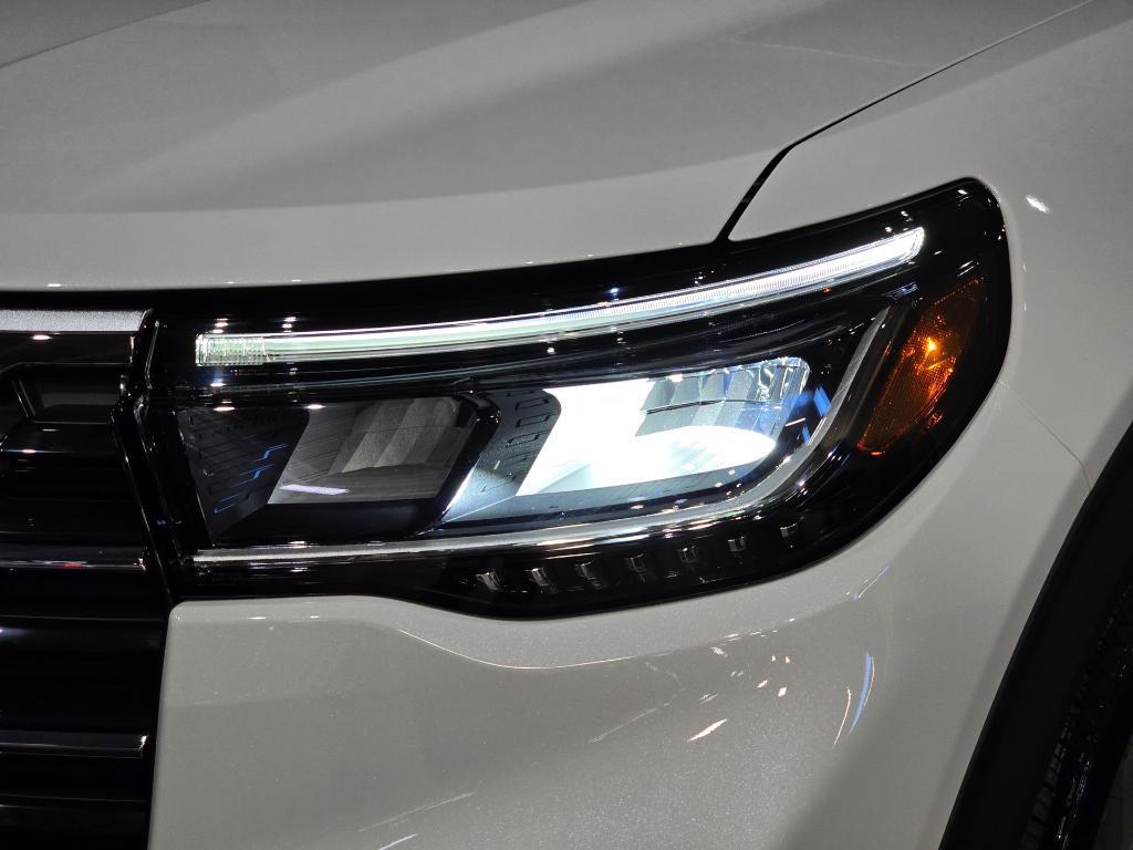 new 2025 Ford Explorer car, priced at $46,937