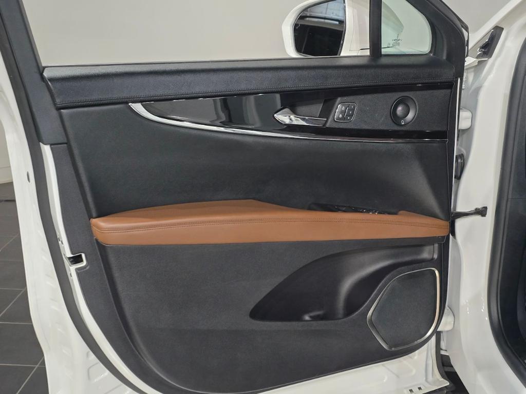 used 2021 Lincoln Nautilus car, priced at $33,870