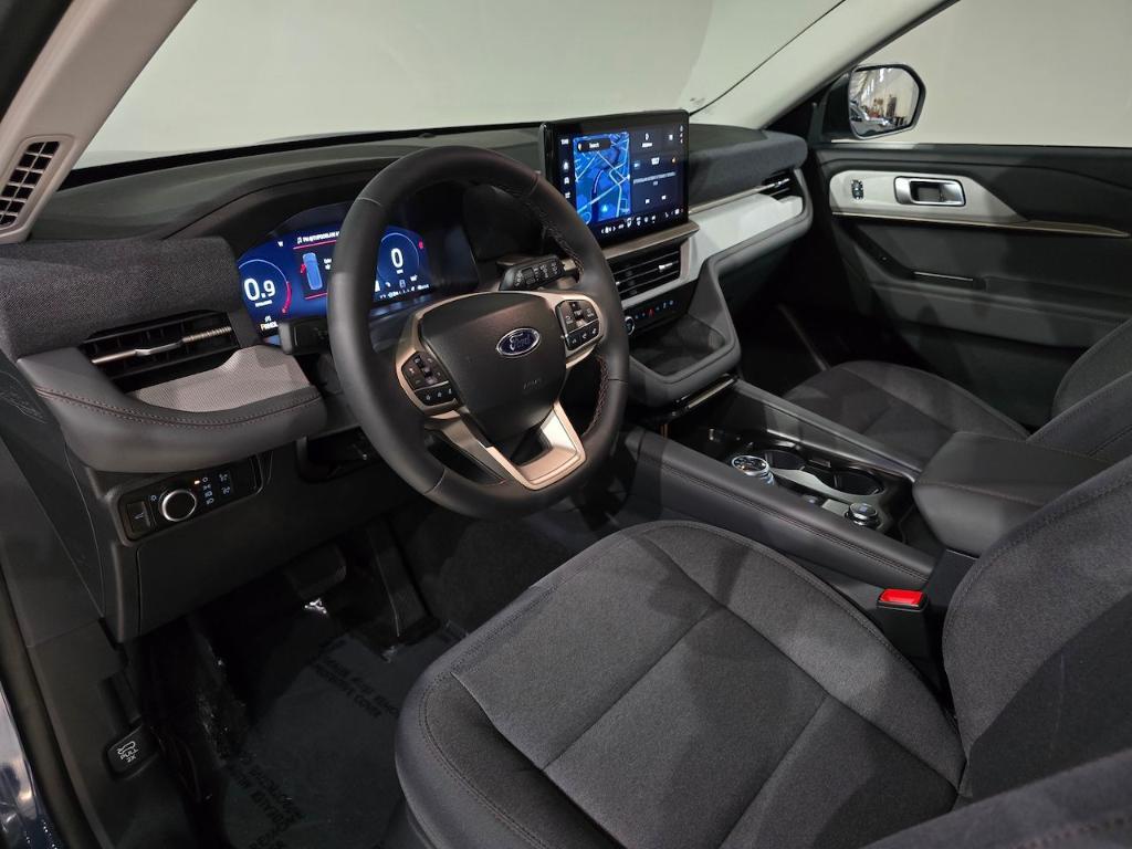 new 2025 Ford Explorer car, priced at $39,818