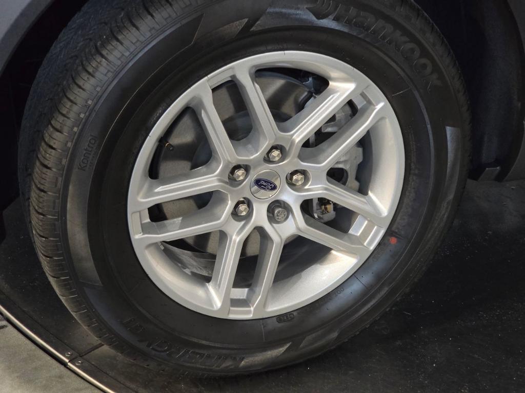 new 2025 Ford Explorer car, priced at $39,818