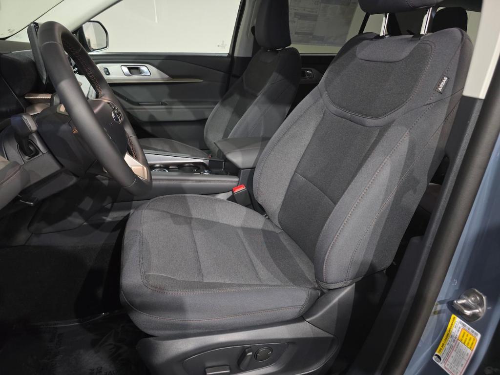 new 2025 Ford Explorer car, priced at $39,818