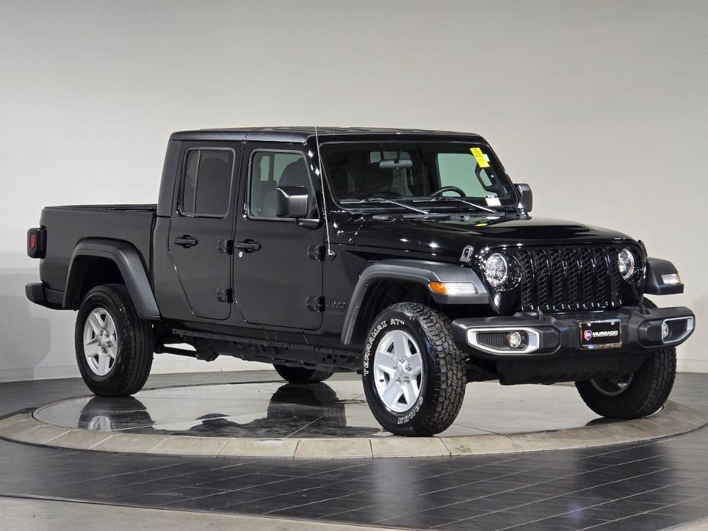 used 2023 Jeep Gladiator car, priced at $27,260