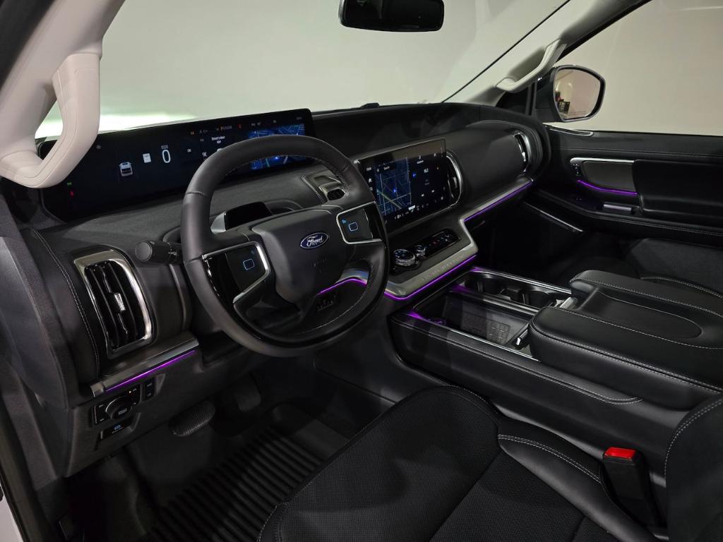 new 2025 Ford Expedition car, priced at $75,717