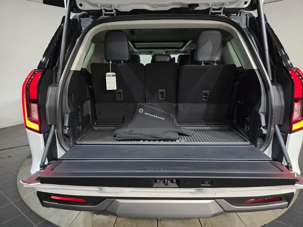 new 2025 Ford Expedition car, priced at $75,717