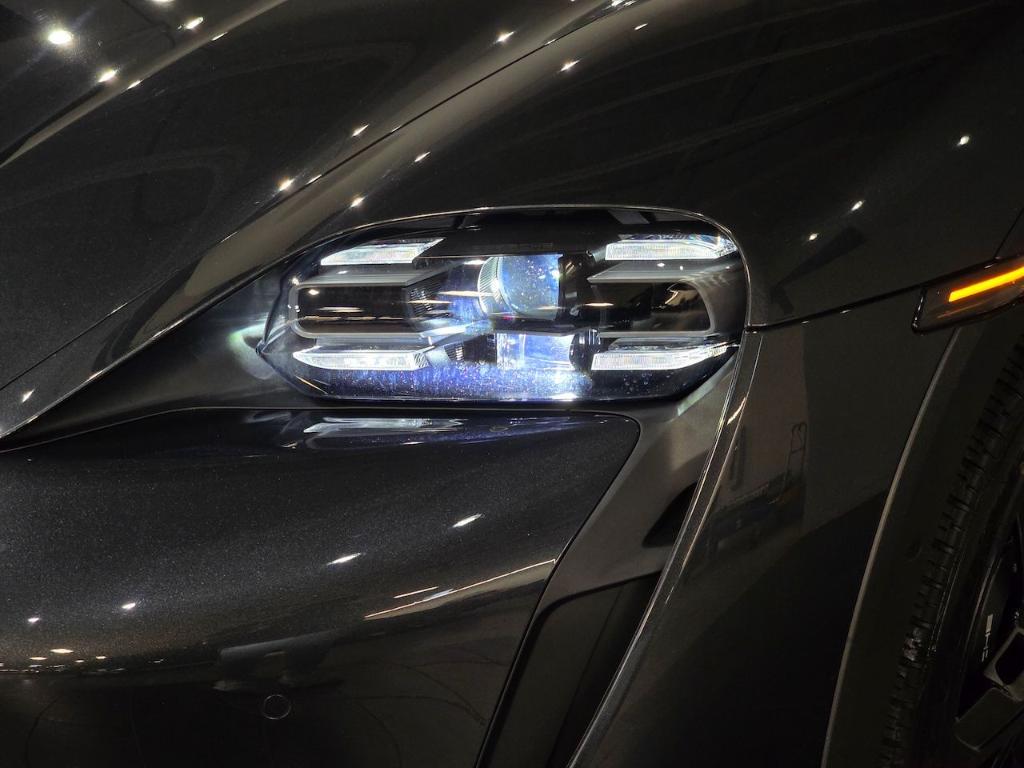 used 2022 Porsche Taycan car