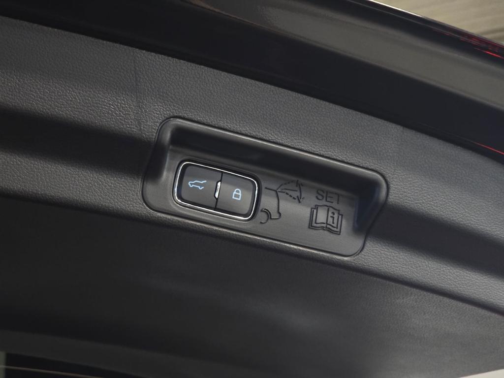 new 2025 Ford Explorer car, priced at $39,202