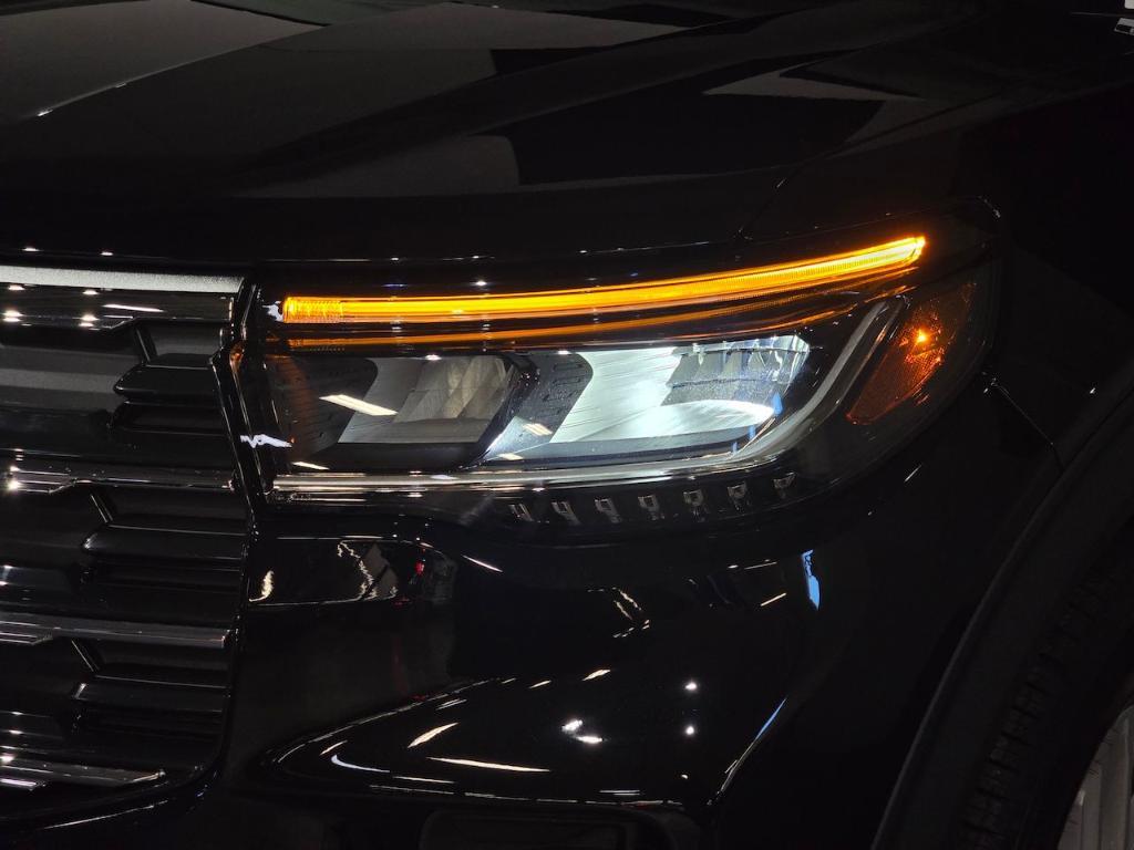 new 2025 Ford Explorer car, priced at $39,202