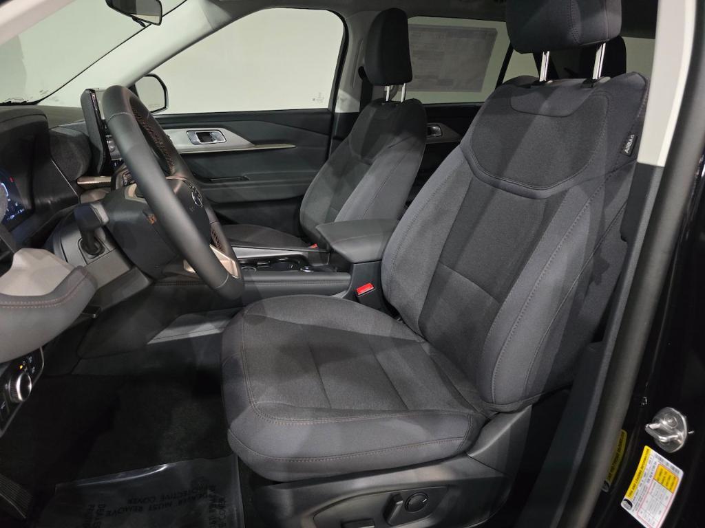 new 2025 Ford Explorer car, priced at $39,202