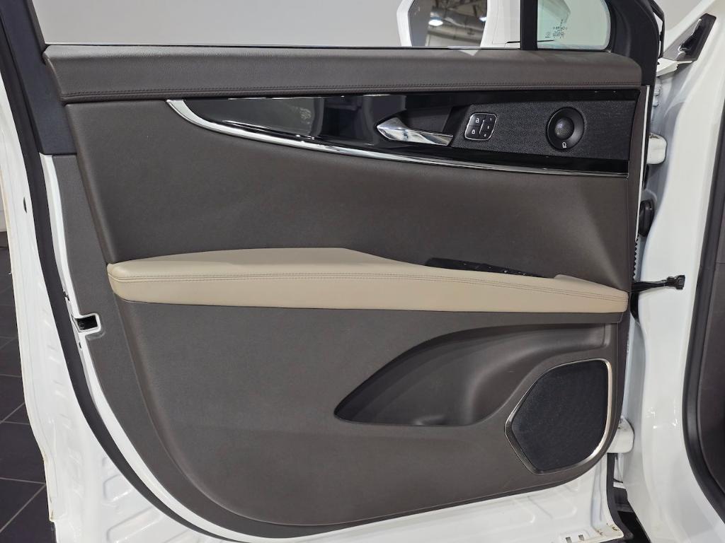 used 2022 Lincoln Nautilus car, priced at $34,486