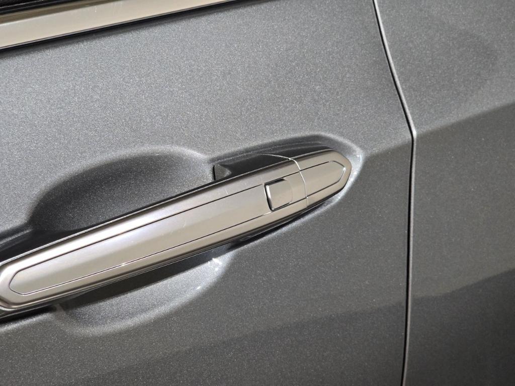 used 2023 Cadillac XT6 car, priced at $32,189