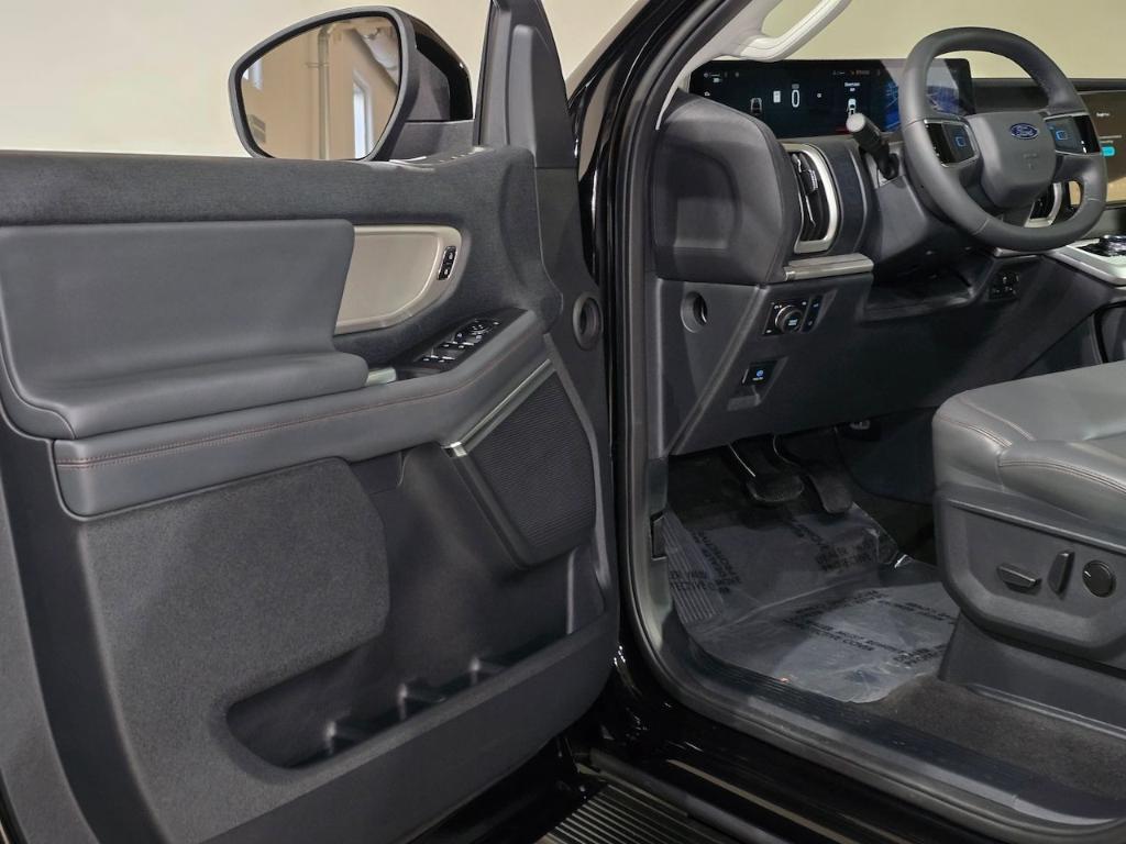 new 2025 Ford Expedition Max car, priced at $73,440