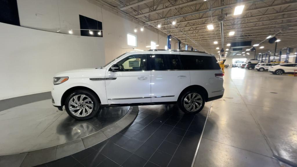 new 2024 Lincoln Navigator car, priced at $94,199