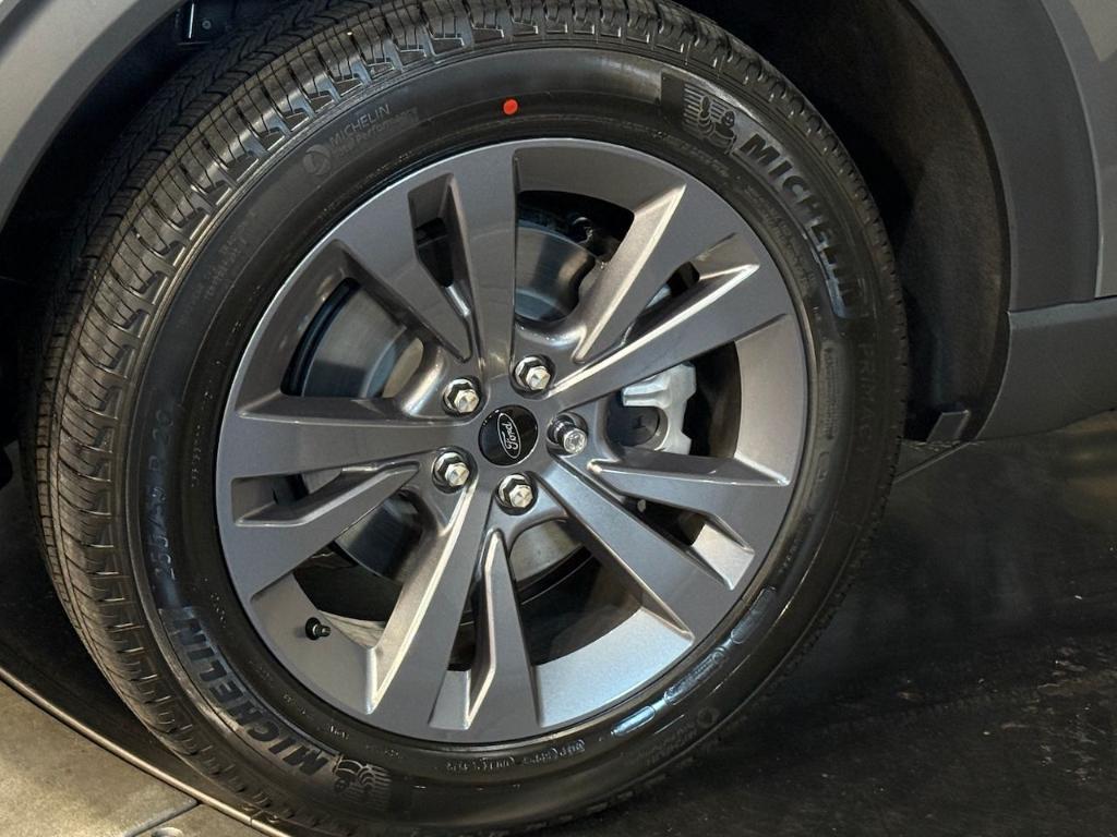 new 2025 Ford Explorer car, priced at $43,985