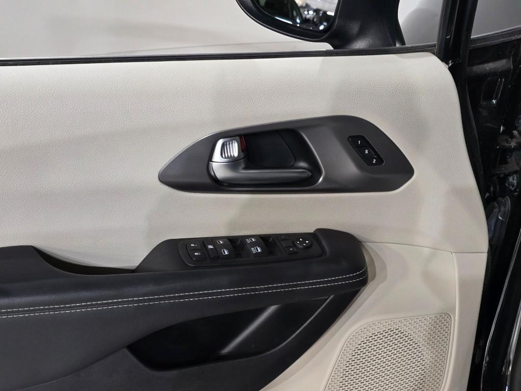 used 2023 Chrysler Pacifica car, priced at $23,914