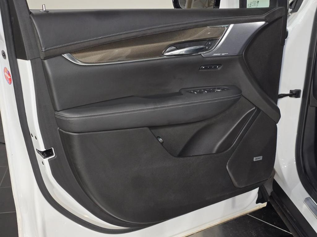 used 2022 Cadillac XT6 car, priced at $31,856