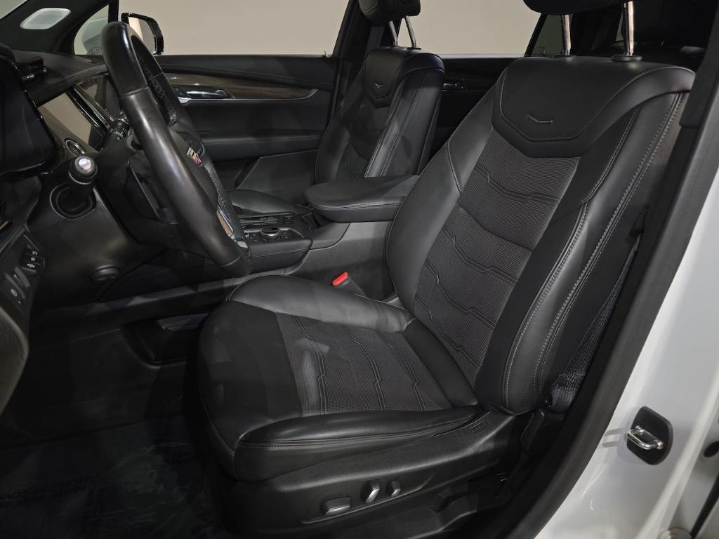 used 2022 Cadillac XT6 car, priced at $31,856