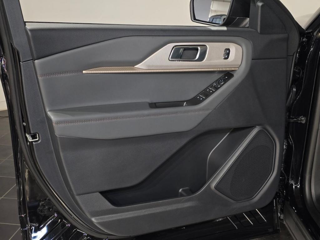 new 2025 Ford Explorer car, priced at $48,527