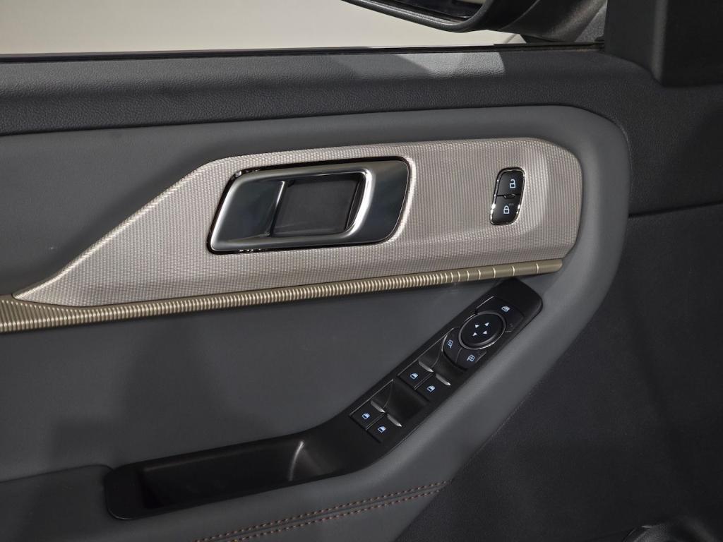 new 2025 Ford Explorer car, priced at $48,527