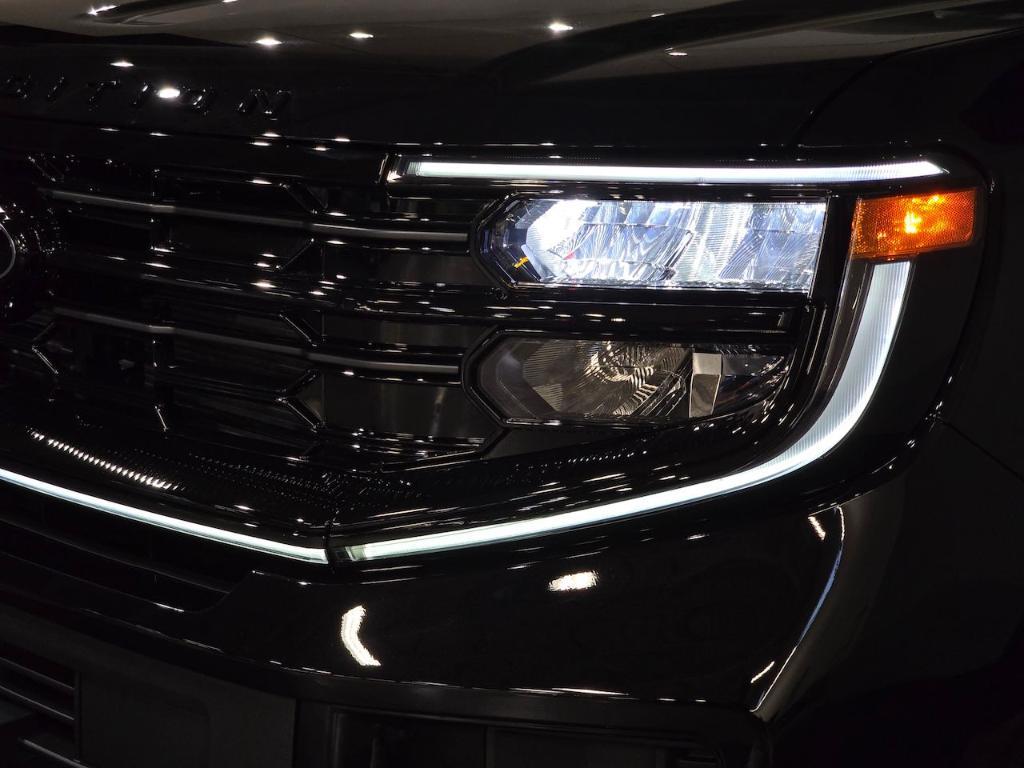 new 2025 Ford Expedition car, priced at $80,023