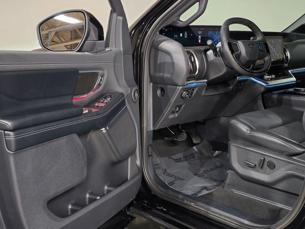 new 2025 Ford Expedition car, priced at $80,023