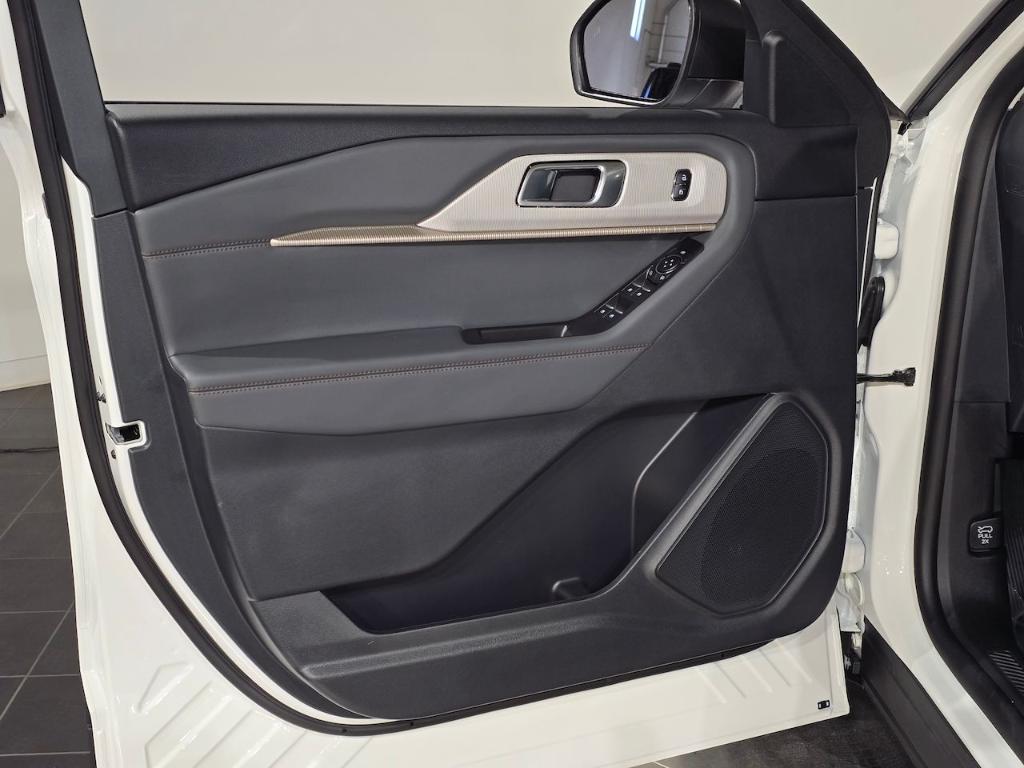 new 2025 Ford Explorer car, priced at $51,275