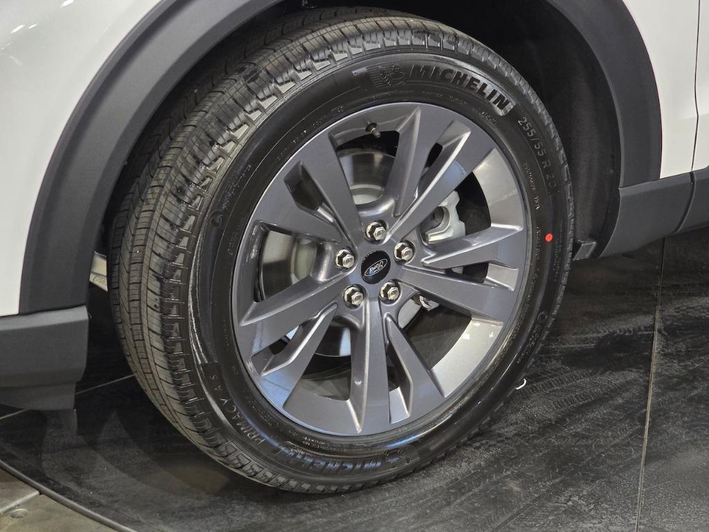 new 2025 Ford Explorer car, priced at $51,275