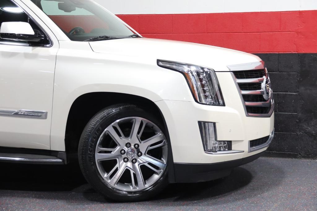 used 2015 Cadillac Escalade ESV car, priced at $32,888