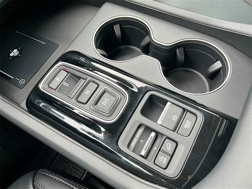 used 2025 Honda Pilot car, priced at $34,300