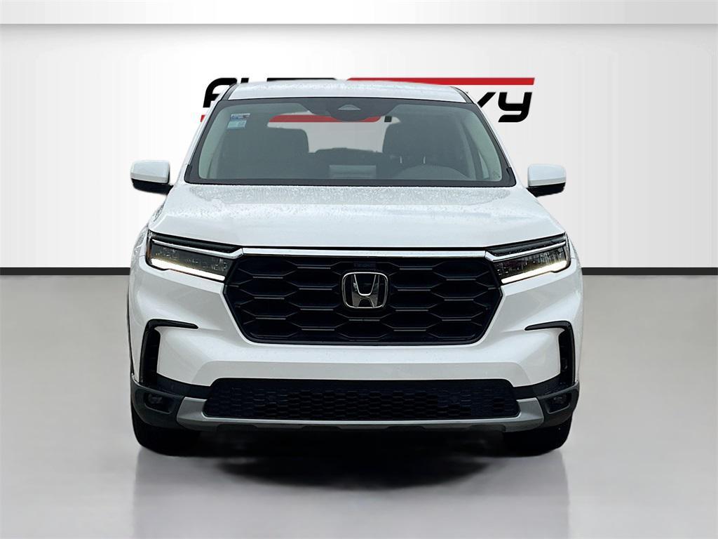 used 2025 Honda Pilot car, priced at $34,300