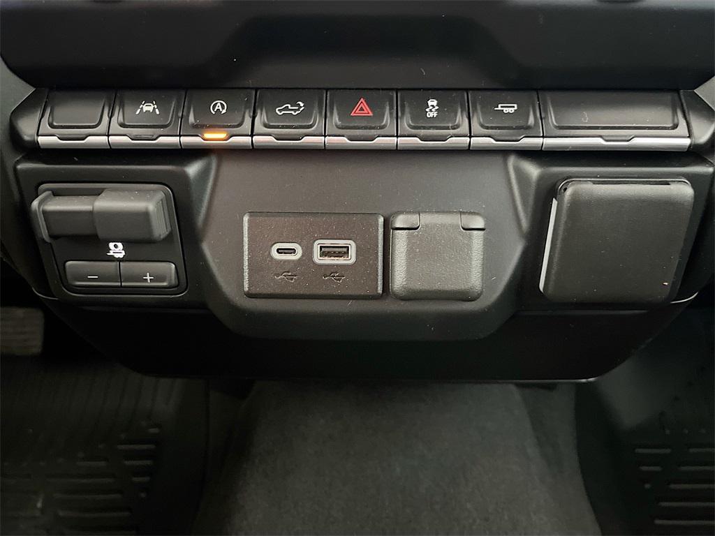 used 2025 Chevrolet Silverado 1500 car, priced at $31,800