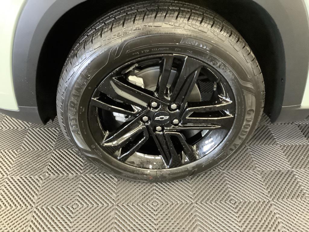 new 2025 Chevrolet Trax car