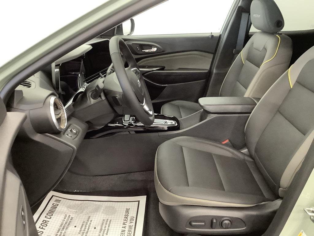 new 2025 Chevrolet Trax car