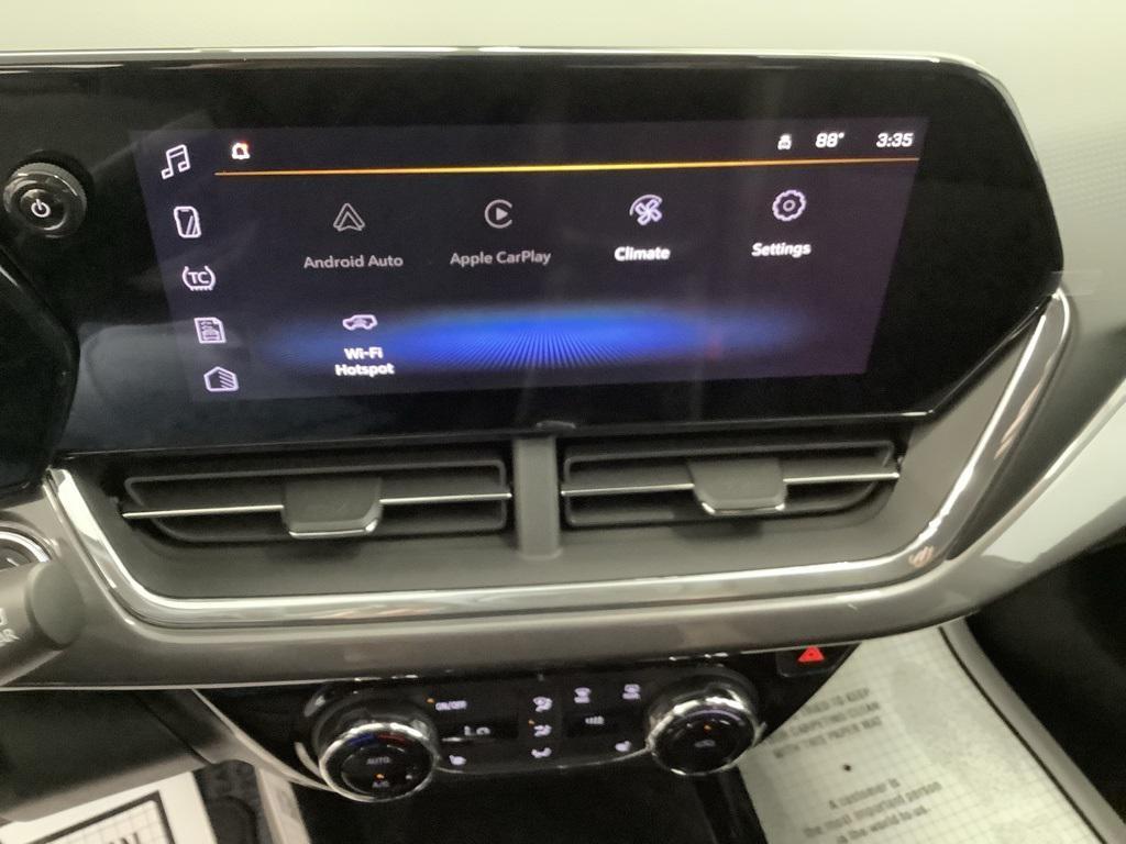 new 2025 Chevrolet Trax car