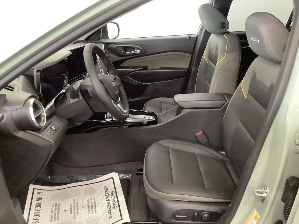 new 2025 Chevrolet Trax car