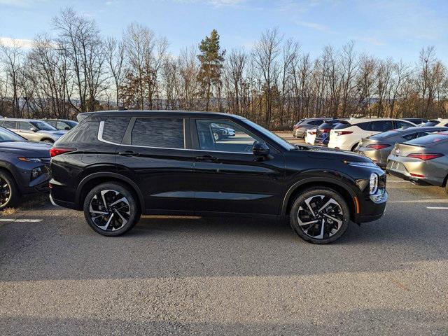 new 2024 Mitsubishi Outlander car, priced at $33,608