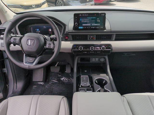 new 2025 Honda Pilot car, priced at $53,439