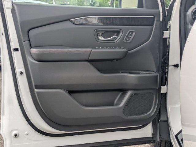 new 2025 Honda Pilot car, priced at $52,653