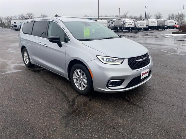 used 2024 Chrysler Pacifica car