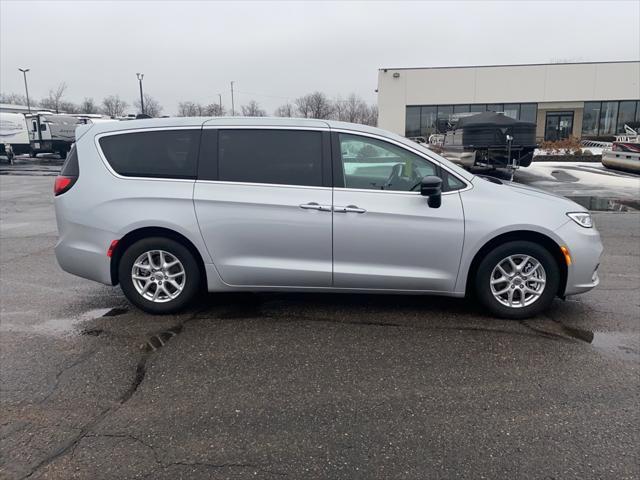 used 2024 Chrysler Pacifica car