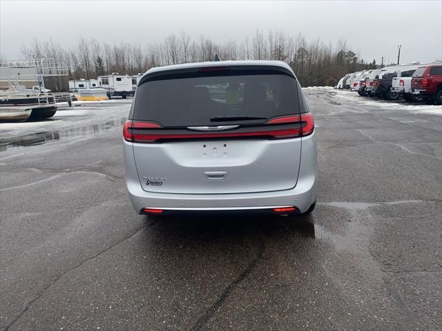 used 2024 Chrysler Pacifica car