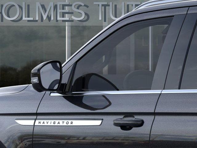 new 2025 Lincoln Navigator car, priced at $103,185