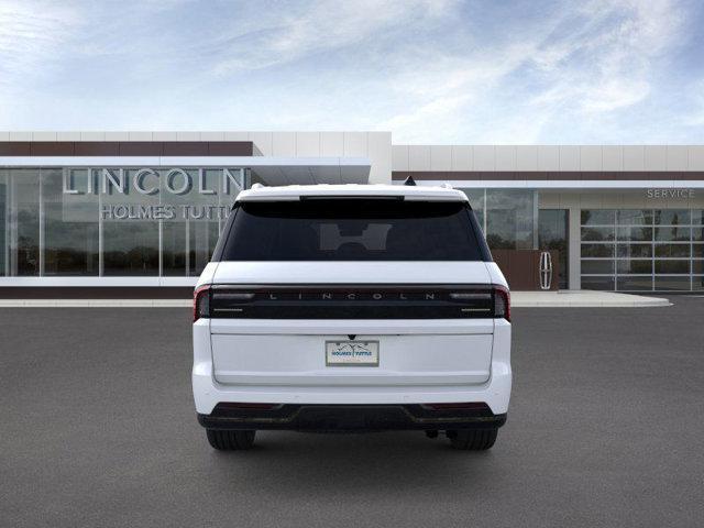 new 2025 Lincoln Navigator car, priced at $109,675