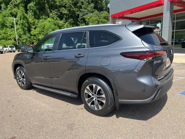 new 2024 Toyota Highlander car, priced at $46,622